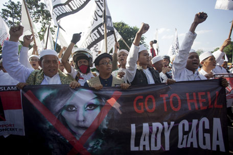 Religious protesters want Lady Gaga to go to hell