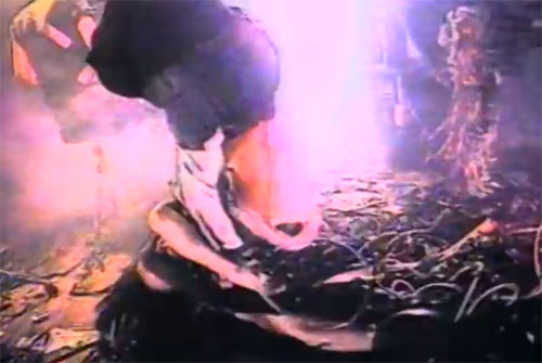 Head Like A Hole mess o' wires